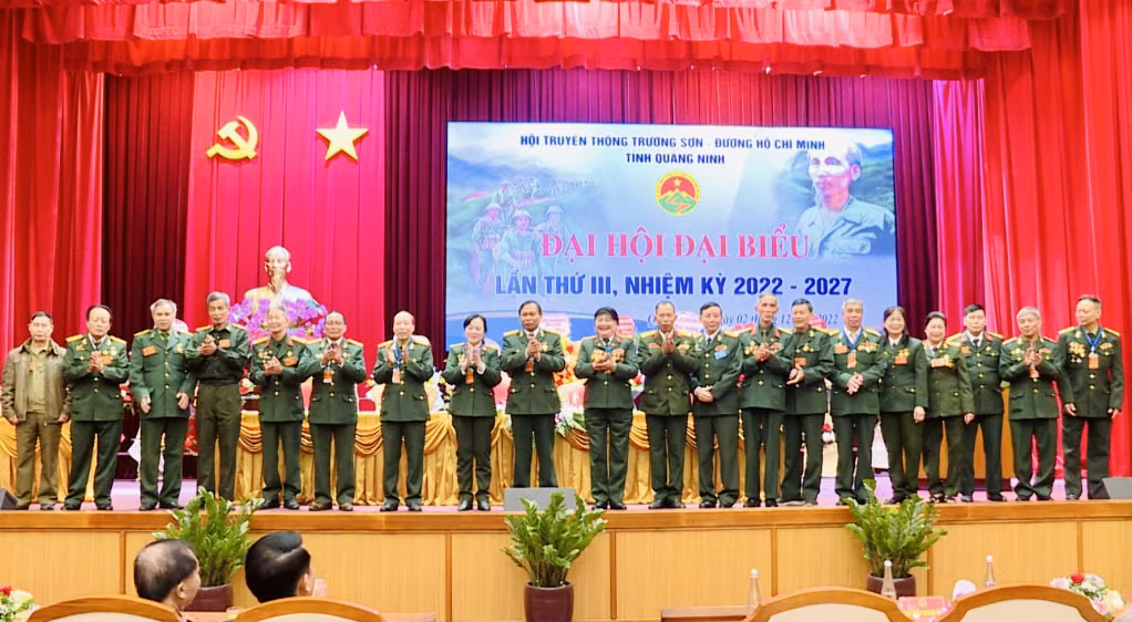 Ban Chấp hành Hội Truyền thống Trường Sơn – Đường Hồ Chí Minh tỉnh nhiệm kỳ 2022-2027 ra mắt tại Đại hội.