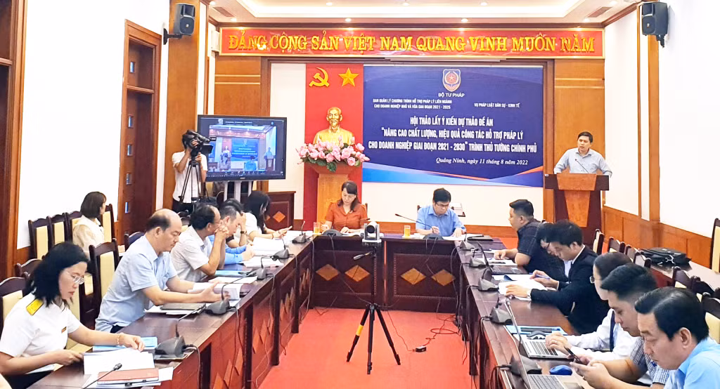 Bộ Tư pháp tổ chức Hội thảo lấy ý kiến đối với Dự thảo Đề án Nâng cao chất lượng hiệu quả công tác hỗ trợ pháp lý cho doanh nghiệp giai đoạn 2021-2030. Ảnh: Thanh Trang