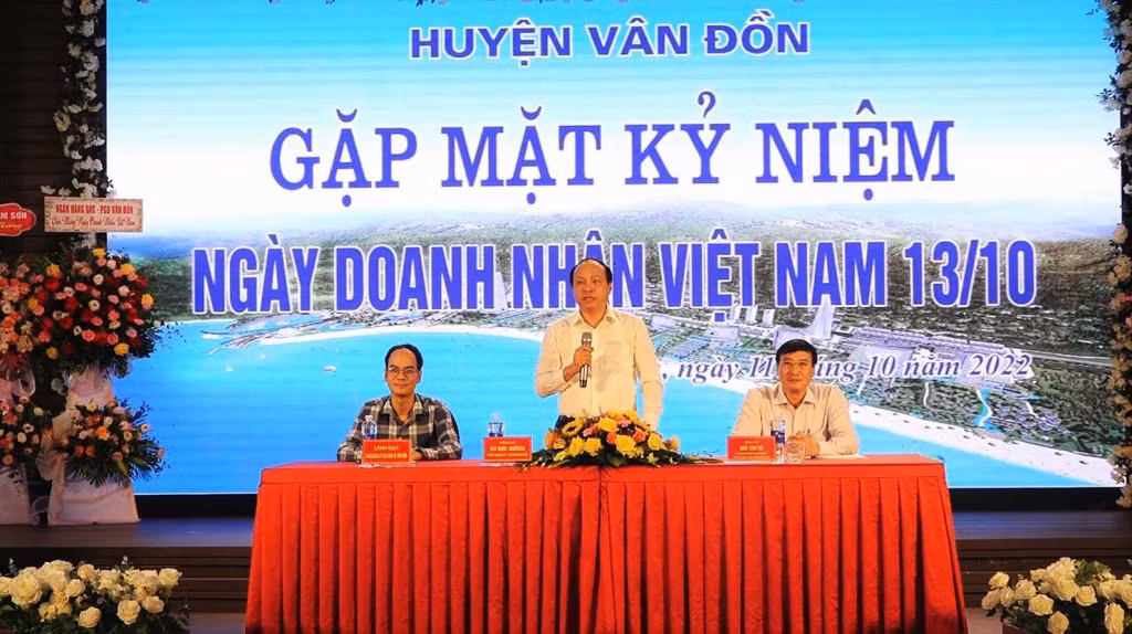 Huyện Vân Đồn tổ chức hội nghị gặp mặt doanh nghiệp nhân kỷ niệm Ngày Doanh nhân Việt Nam (tháng 10/2022). Ảnh: Thanh Nga (CTV)