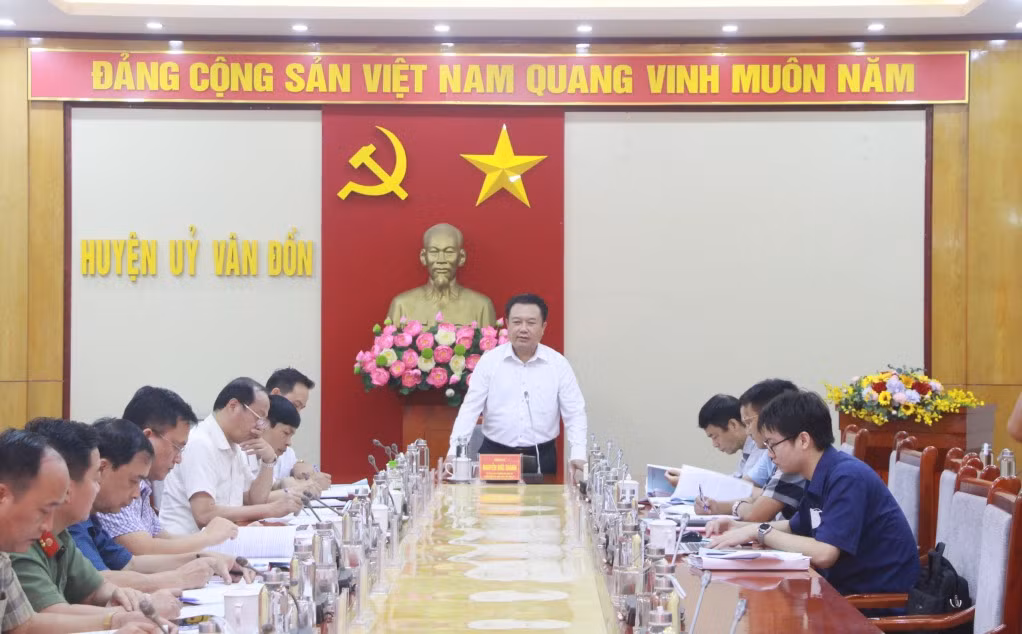 Đoàn công tác của Ủy ban Kiểm tra Tỉnh ủy thực hiện kiểm tra tại huyện Vân Đồn.