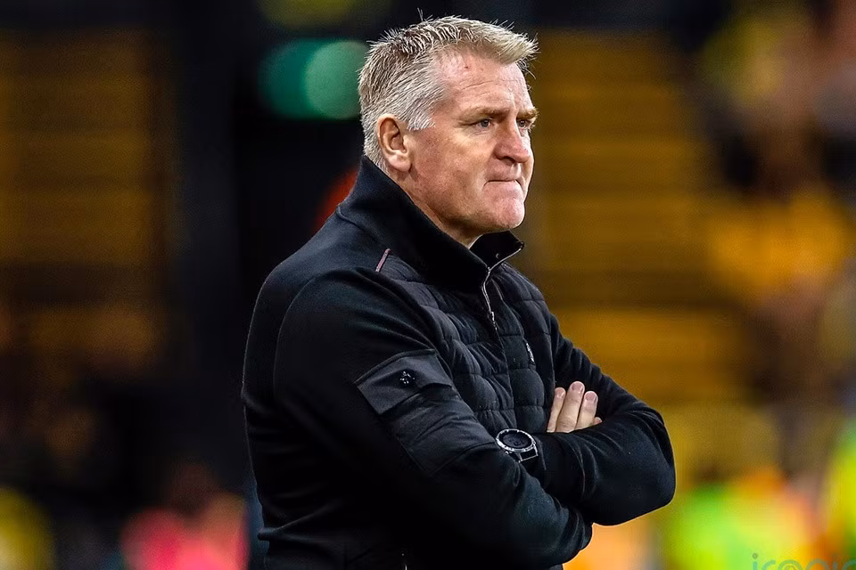 HLV Dean Smith của Norwich đã bị sa thải.