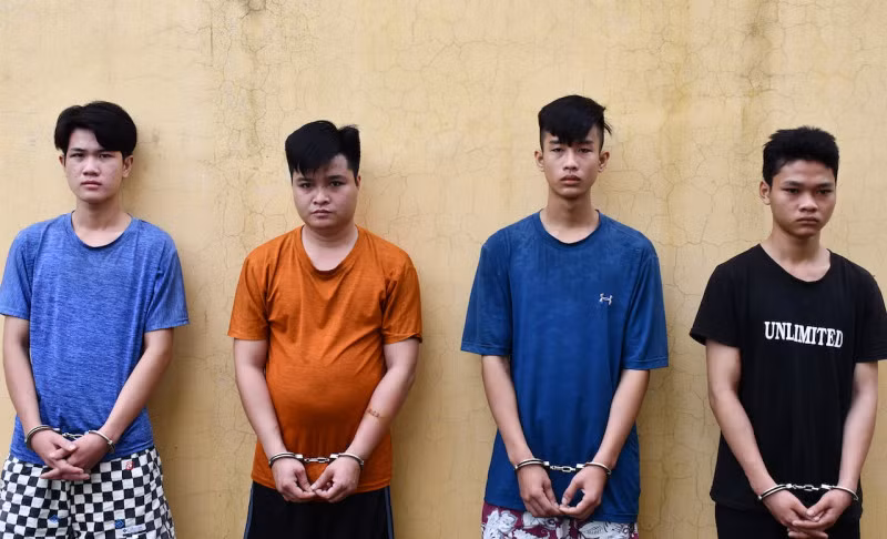 Trương (áo cam) và 3 đồng phạm.