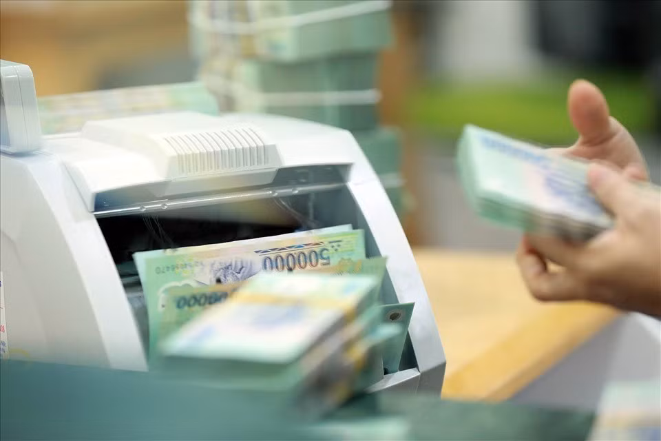 Lương công chức ngân hàng tương ứng với ngạch công chức. Ảnh minh họa: Hải Nguyễn.