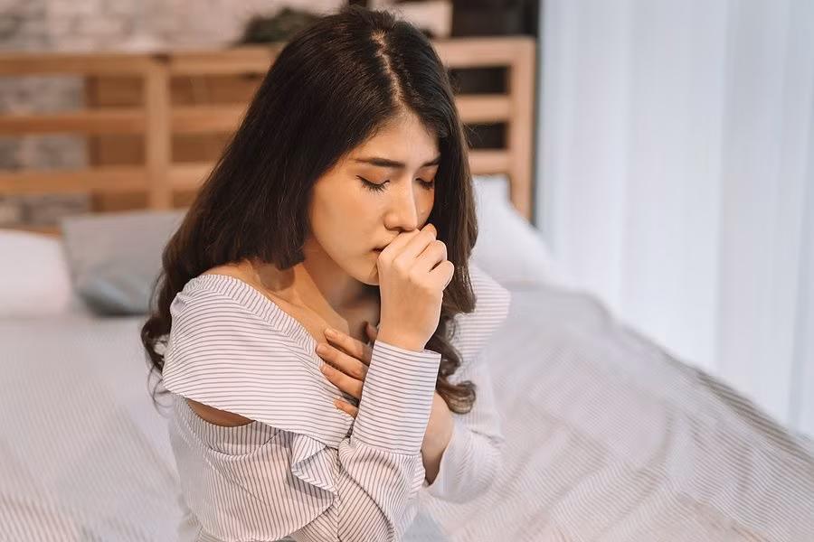 Ho khan thực sự khiến người bệnh cảm thấy khó chịu. Ảnh: Homage.