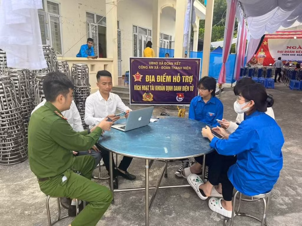 ĐVTN xã Đoàn Kết (huyện Vân Đồn) phối hợp với lực lượng Công an trên địa bàn