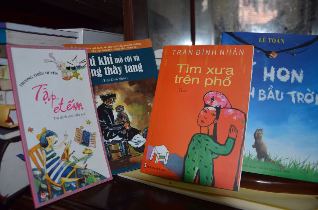 Một số cuốn sách viết cho thiếu nhi được xuất bản trong thời gian qua.
