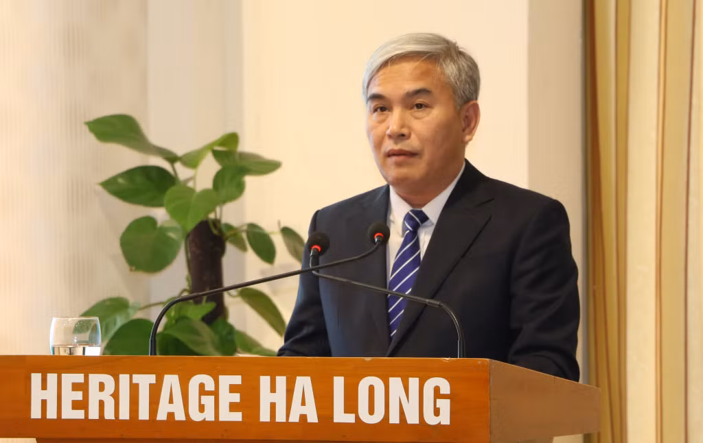 Đồng chí Vũ Anh Tuấn, Bí thư Đảng ủy Than Quảng Ninh, phát biểu tại hội nghị.