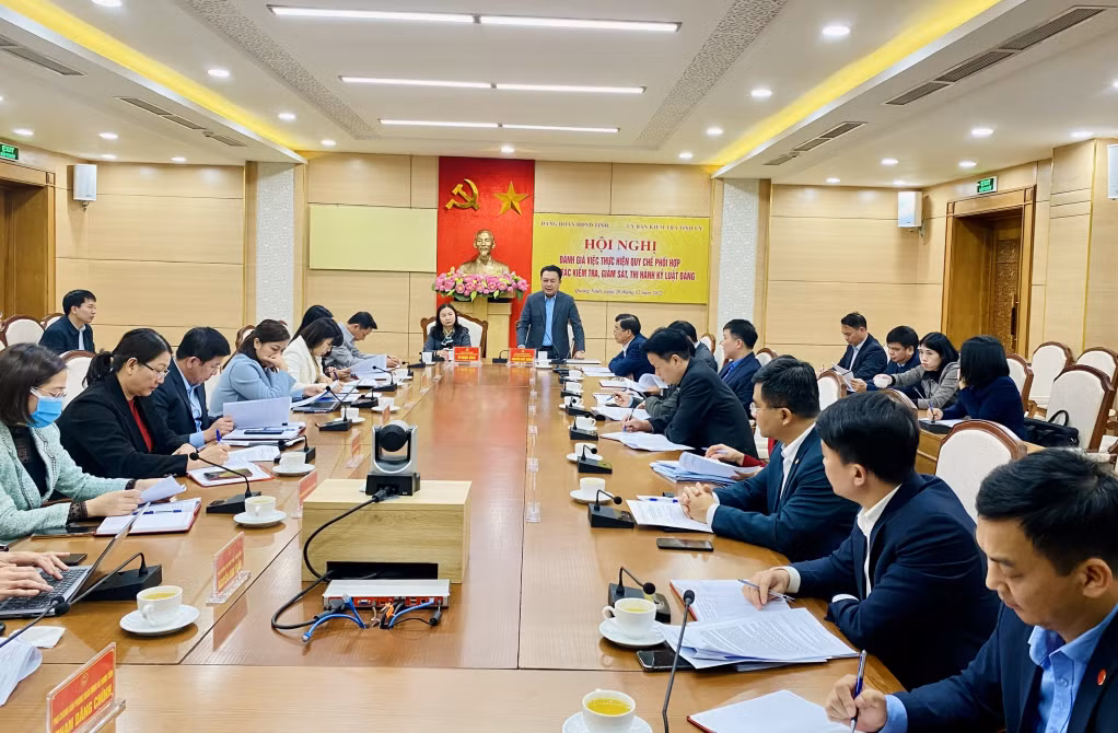 Đồng chí Nguyễn Đức Thành, Uỷ viên Ban Thường vụ, Chủ nhiệm Uỷ ban kiểm tra Tỉnh uỷ, phát biểu tại hội nghị.