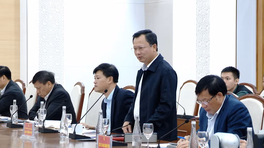 Đồng chí Cao Tường Huy, Quyền Chủ tịch UBND Tỉnh phát biểu tại buổi làm việc