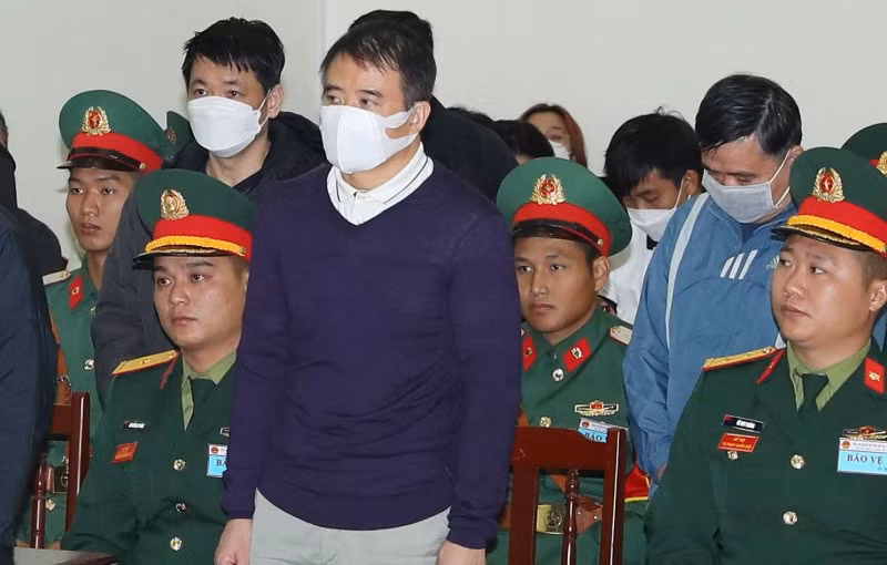 Bị cáo Nguyễn Thế Anh (đứng) được đề nghị giảm án.