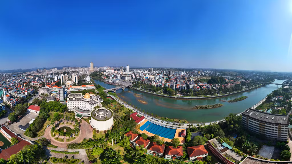 TP Móng Cái là cửa ngõ quan trọng để kết nối với thị trường Trung Quốc.