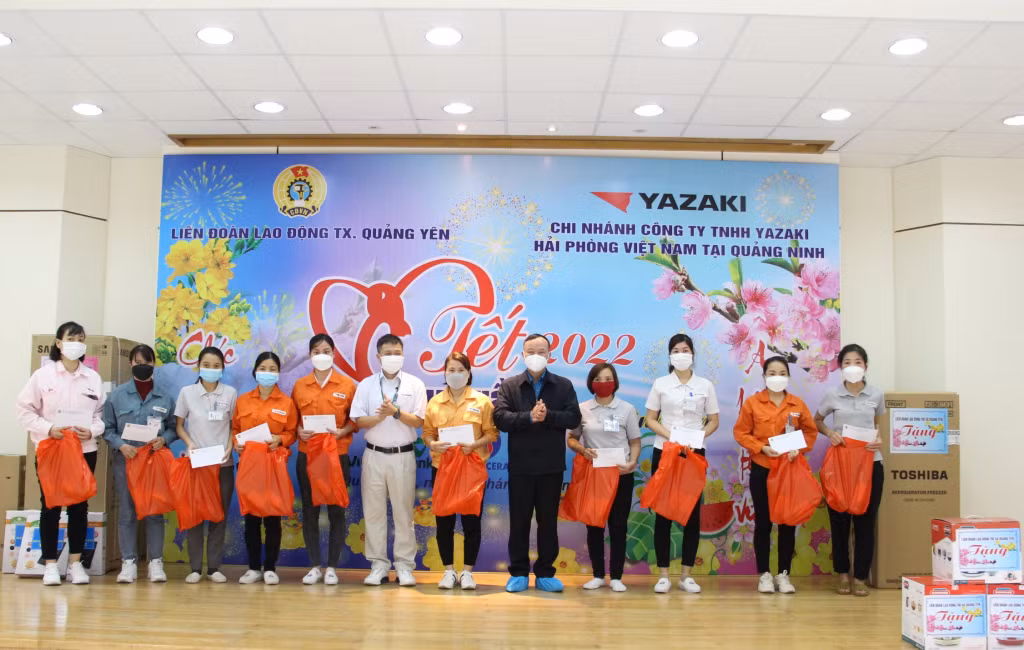 Chương trình "Tết sum vầy– Xuân Bình an năm 2022” được LĐLĐ TX Quảng Yên tổ chức cho đoàn viên CNVCLĐ Chi nhánh Công ty TNHH Yazaki Hải Phòng Việt Nam tại Quảng Ninh dịp Tết Nguyên đán năm 2022.