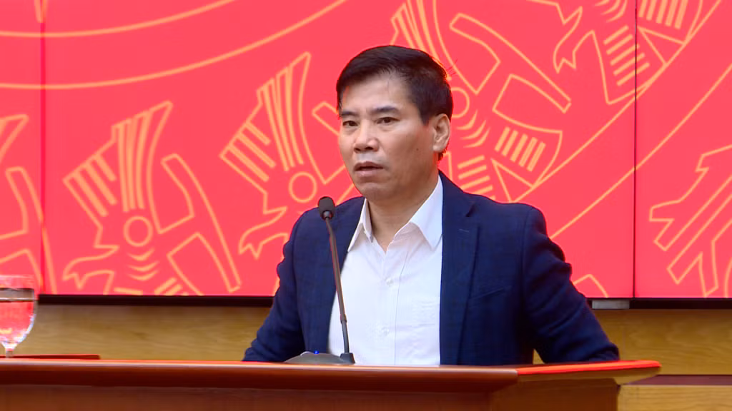 Đồng chí Trương Công Ngàn, Phó trưởng ban Thường trực Ban Tuyên giáo tỉnh ủy phát biểu tại hội nghị.