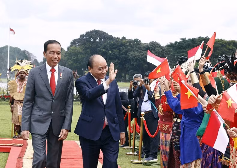 Tổng thống Indonesia Joko Widodo chủ trì lễ đón cấp Nhà nước Chủ tịch nước Nguyễn Xuân Phúc.