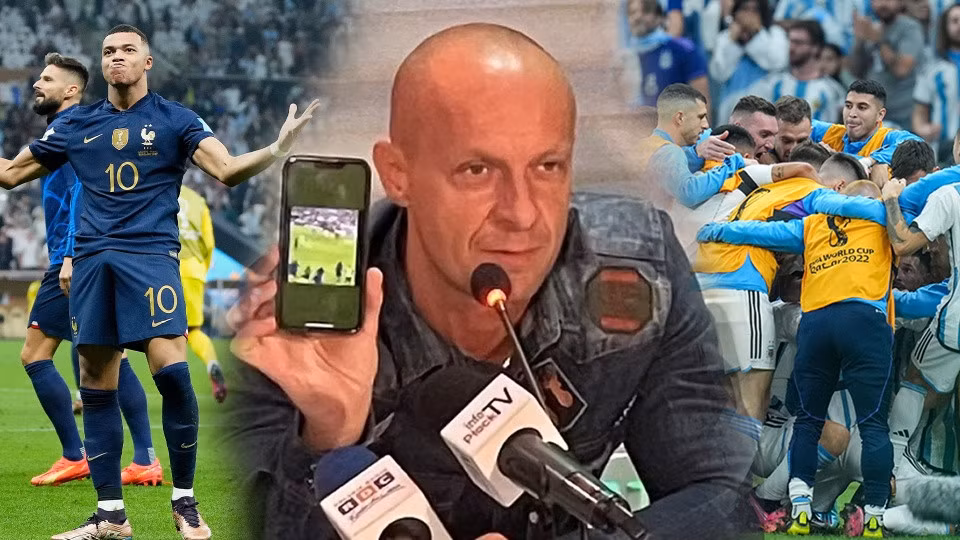 Trọng tài Szymon Marciniak đưa bức ảnh có cầu thủ dự bị của Pháp đứng trong sân khi Mbappe ghi bàn.