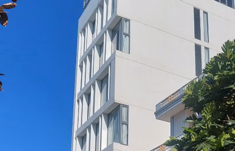 Khách sạn bên đường Nguyễn Du, TP Tuy Hòa - nơi xảy ra vụ việc trút cơn ghen bằng... dao.
