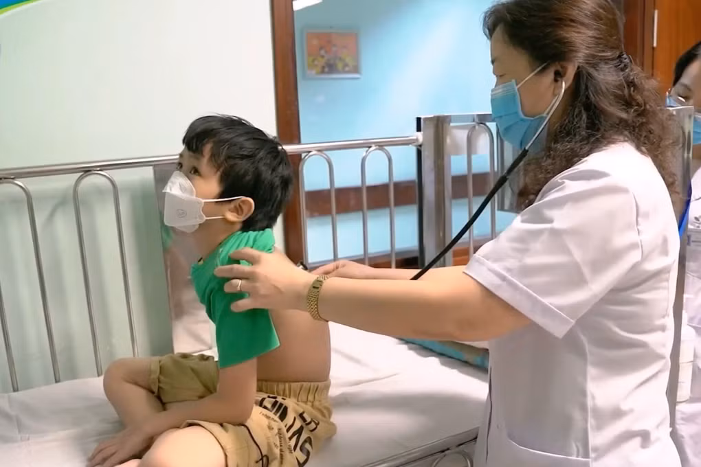 Một trường hợp bội nhiễm viêm phổi do nhiễm khuẩn điều trị tại bệnh viện (Ảnh: L. Hiếu)