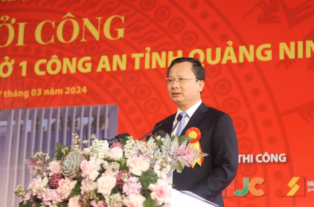 Đồng chí Cao Tường Huy, Phó Bí thư Tỉnh ủy, Chủ tịch UBND tỉnh, phát biểu tại buổi lễ.
