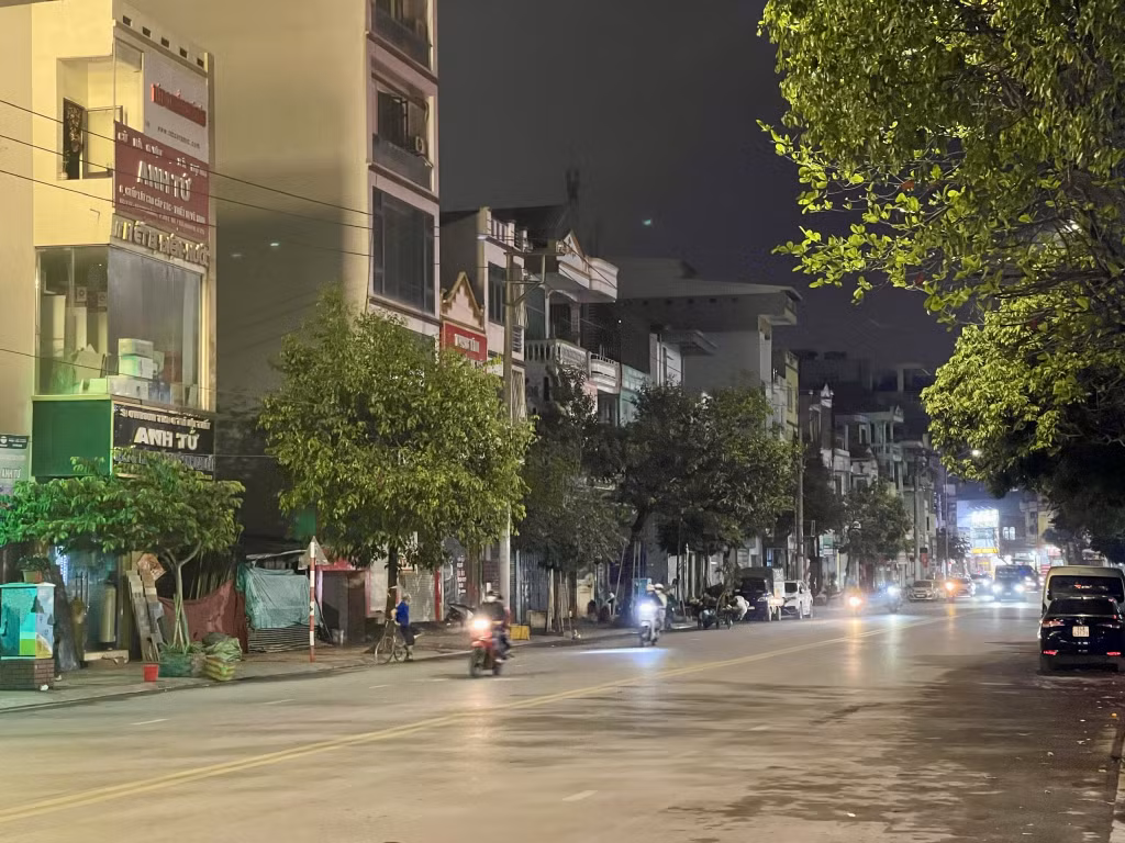 Nhiều nhà dân khu vực phường Cao Thắng tắt các thiết bị điện không cần thiết.