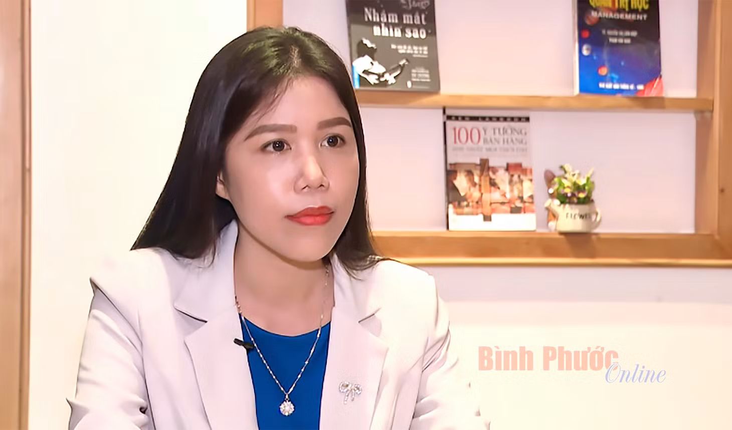 Không có một công thức khuôn đúc cho tất cả DN, tuy nhiên vẫn có những gợi ý, định hướng dành cho các DN muốn chuyển sang sản xuất xanh hiệu quả và bền vững. Đầu tiên vẫn là tư duy và nhận thức. Nếu chủ DN có tư duy mở, thích ứng kịp với xu thế thì họ sẽ đưa ra những nhận định nhanh và sẵn sàng đầu tư chuyển đổi. Chuyên gia kinh tế HUỲNH THỊ MỸ NƯƠNG