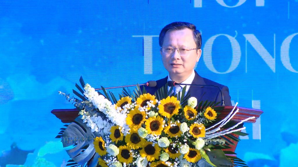 Đồng chí Cao Tường Huy, Chủ tịch UBND tỉnh, phát biểu tại lễ kỷ niệm.