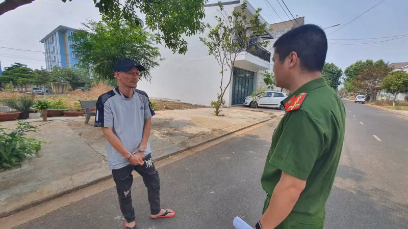 Đối tượng Lâm Tùng Sơn bị bắt giữ tại Cơ quan điều tra.