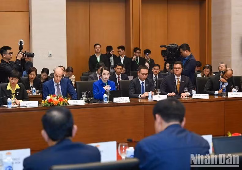 Đại diện các doanh nghiệp Hội đồng Kinh doanh Hoa Kỳ-ASEAN dự cuộc làm việc. (Ảnh: DUY LINH)
