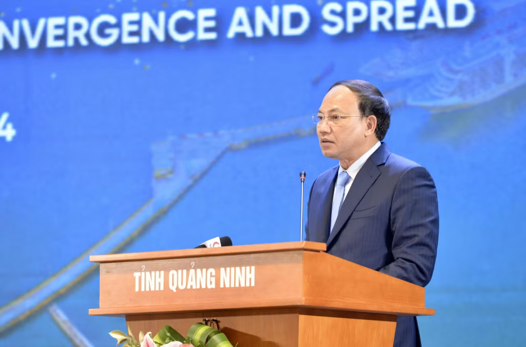 Đồng chí Nguyễn Xuân Ký, Ủy viên Trung ương Đảng, Bí thư Tỉnh ủy, Chủ tịch HĐND tỉnh, phát biểu khai mạc Chương trình gặp gỡ.
