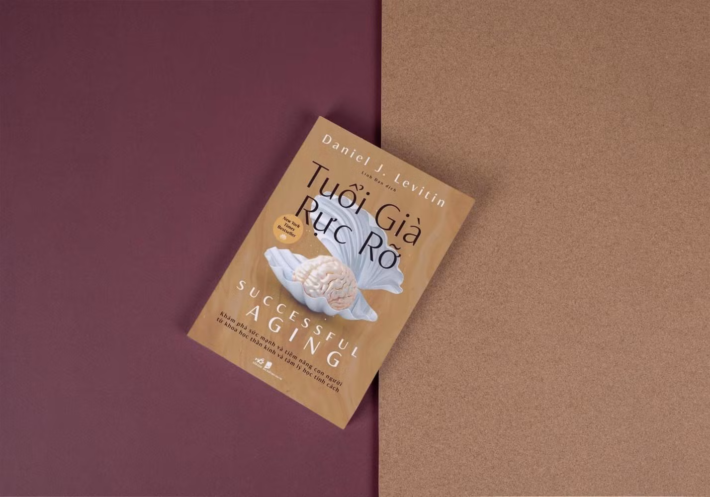 Sách “Tuổi già rực rỡ” của Daniel J.Levitin. Ảnh: Nhã Nam