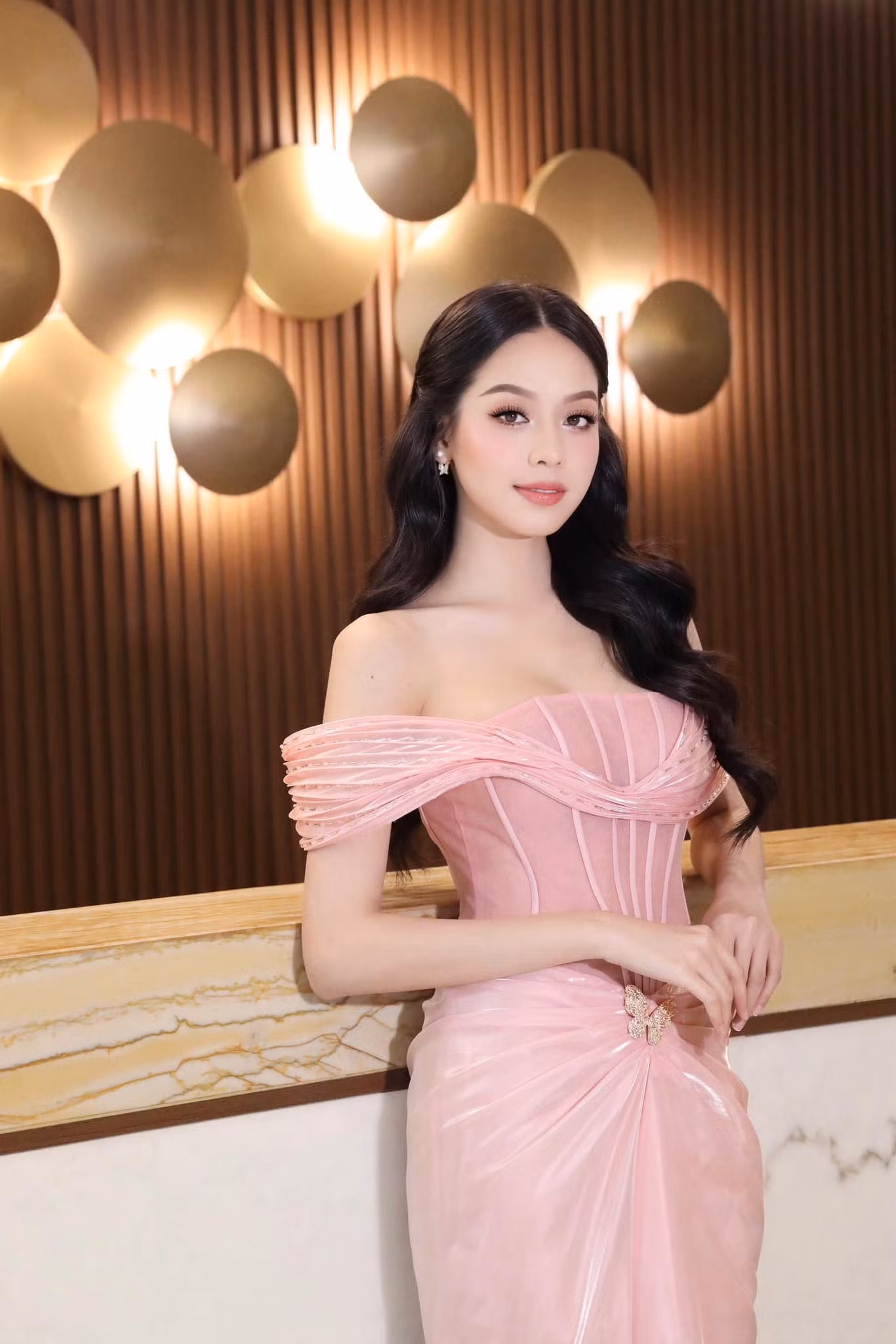 Chia sẻ về lý do lựa chọn Hoa hậu Thanh Thủy, bà Phạm Kim Dung cho biết: "Thanh Thủy có sắc vóc không kém cạnh bạn bè quốc tế, chiều cao tốt, chân dài thẳng đẹp''. Đặc biệt, bà Kim Dung ấn tượng vì gương mặt Thanh Thủy sắc sảo nhưng vẫn mang vẻ đẹp của người phụ nữ Việt, đậm đà nét Á Đông.