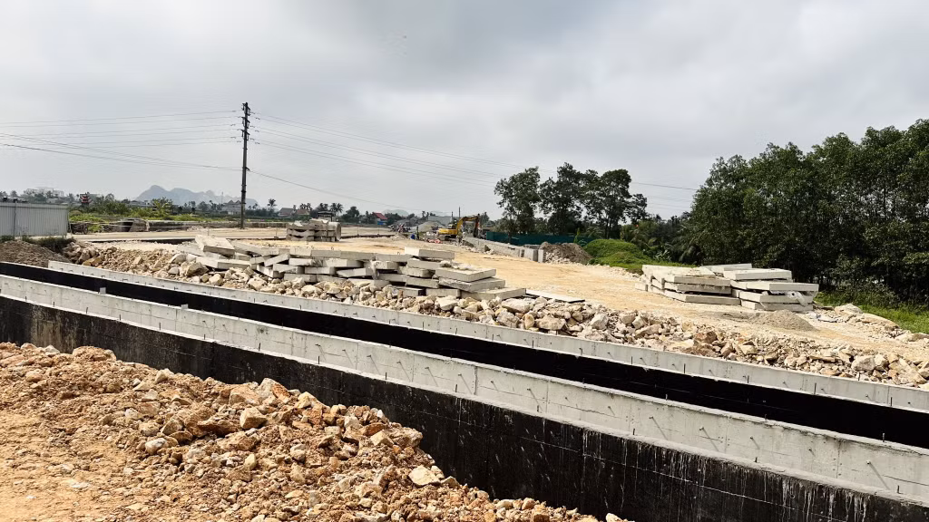 Hạng mục cống bảo vệ đường ống xăng dầu của dự án đường Yên Tử kéo dài đã được thi công xong.