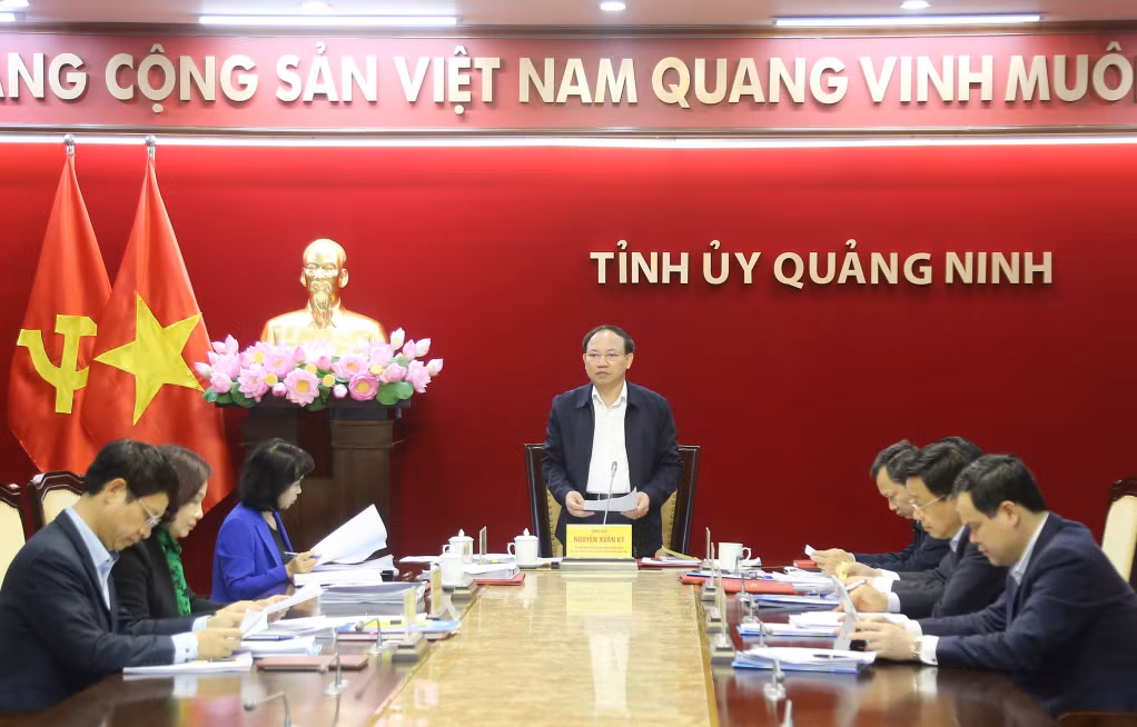 Đồng chí Nguyễn Xuân Ký, Ủy viên Trung ương Đảng, Bí thư Tỉnh ủy, Chủ tịch HĐND tỉnh phát biểu kết luận.