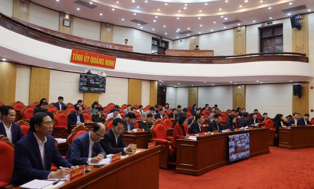 Các đại biểu tham dự cuộc làm việc.