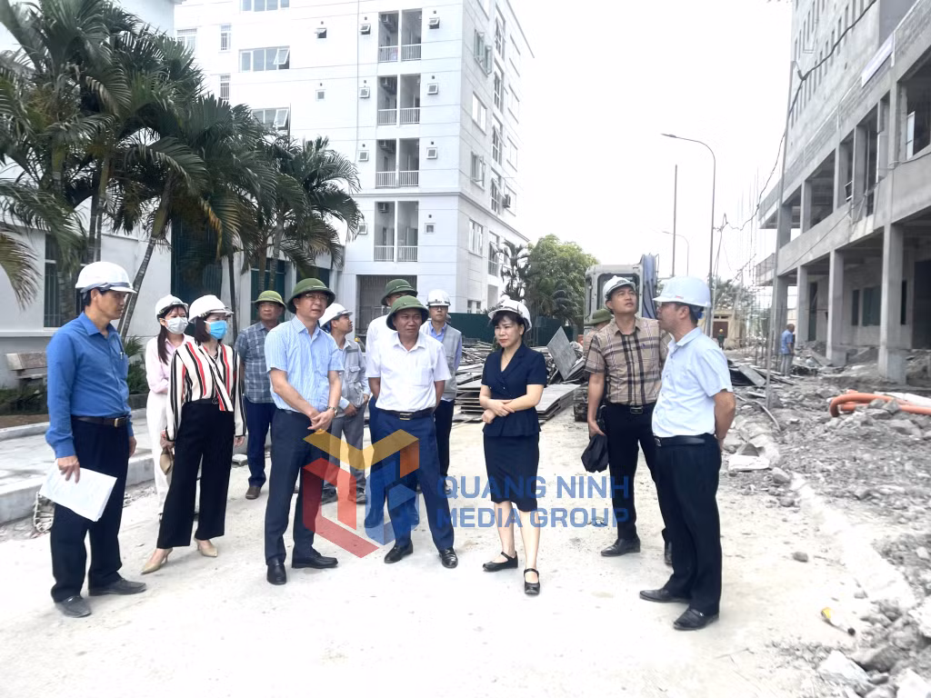 Đoàn giám sát tại công trình nâng cấp, mở rộng Bệnh viện Phổi Quảng Ninh.