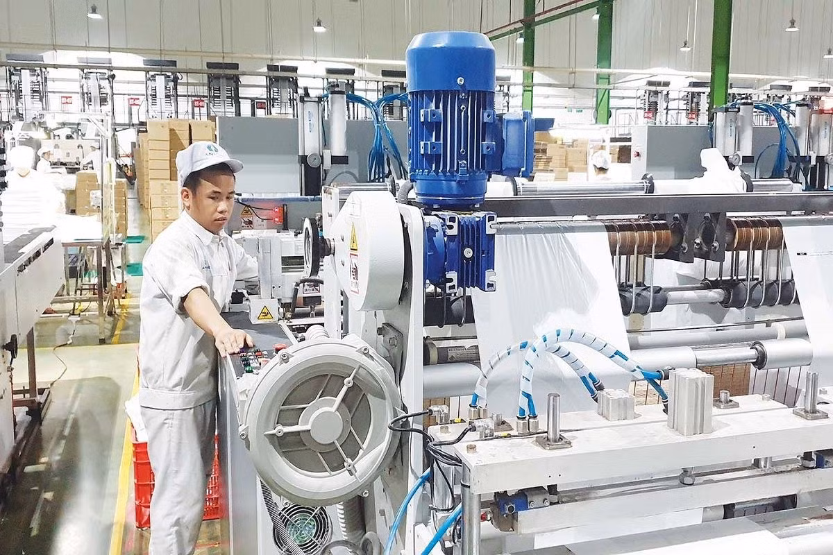 Việc triển khai xây dựng và vận hành hiệu quả các Trung tâm kỹ thuật hỗ trợ phát triển công nghiệp cấp vùng tạo các vùng kinh tế trọng điểm nhằm hỗ trợ doanh nghiệp đẩy mạnh đổi mới sáng tạo, cải thiện kỹ thuật sản xuất và kết nối giao thương. (Ảnh minh hoạ)