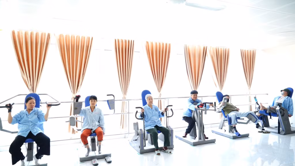 Phòng tập tại Khoa Phục hồi chức năng (Bệnh viện Lão khoa - Phục hồi chức năng tỉnh Quảng Ninh).