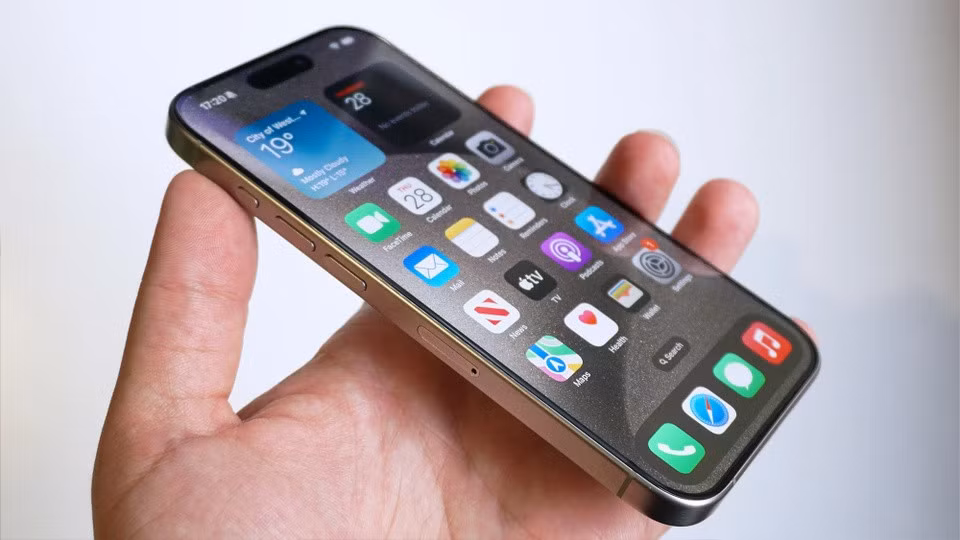 Công nghệ màn hình siêu mỏng sẽ được trang bị trên cả 4 mẫu iPhone 16. Ảnh: TechRadar.
