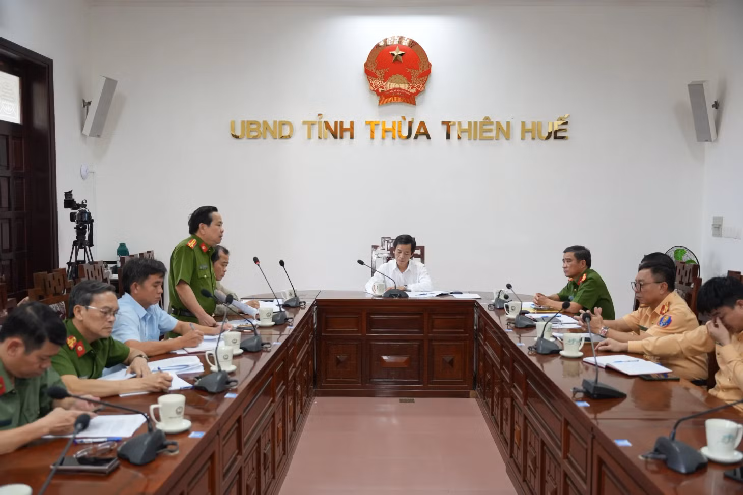 Thượng tá Võ Hồng Quang, Trưởng Công an huyện Phong Điền phát biểu tại cuộc họp.