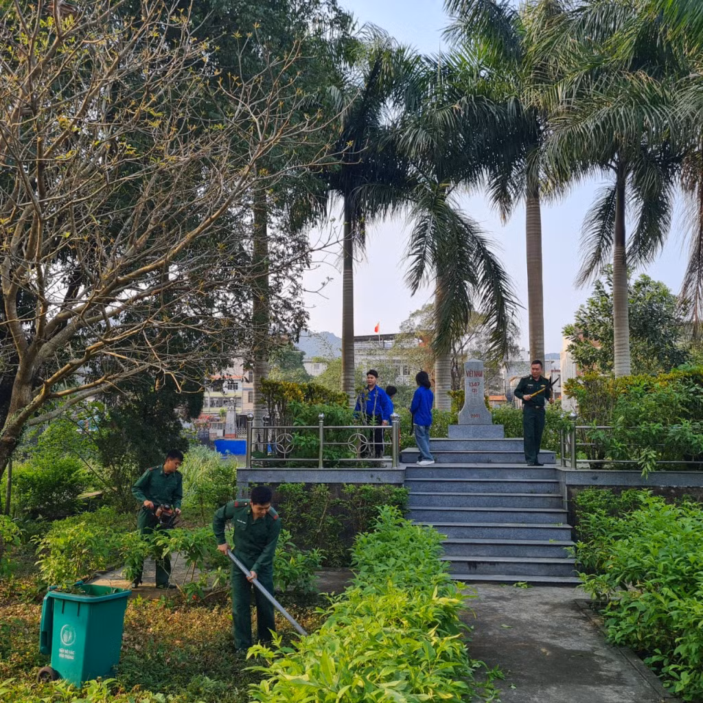 và thực hiện dọn vệ sinh môi trường khu vực biên giới