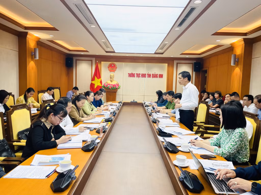 Quang cảnh buổi làm việc.