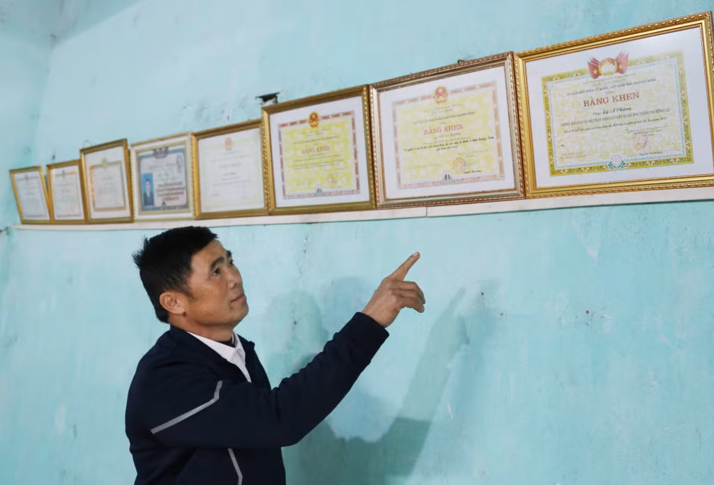 Ông Lỷ A Chặng nhận được nhiều ằng khen của các cấp, các ngành trao tặng vì thành tích trong tham gia bảo vệ biên giới.