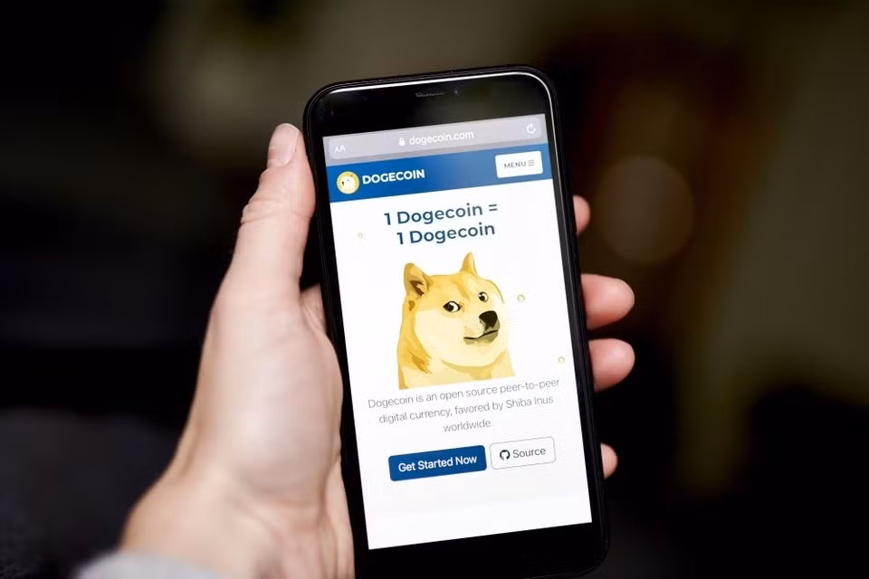 Loại memecoin lớn nhất thế giới có giá trị vốn hóa hơn 25 tỷ USD. Ảnh: Bloomberg.