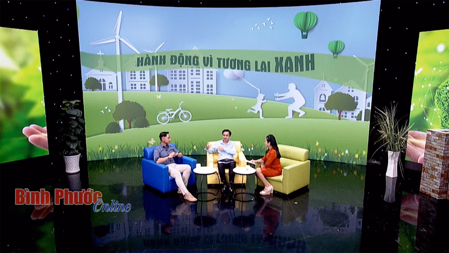 Khách mời tham gia tọa đàm chủ đề “Hành động vì tương lai xanh” của Đài Phát thanh - Truyền hình và Báo Bình Phước