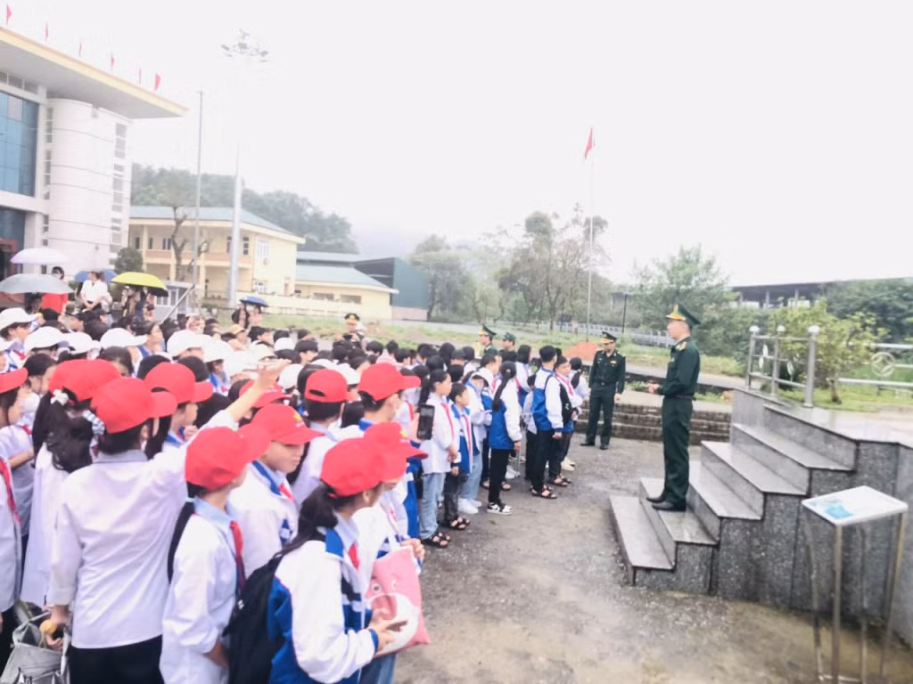 Tiết học biên cương