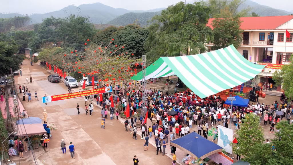 Lễ hội văn hóa thể thao dân tộc Dao xã Hà Lâu (Tiên Yên) thu hút đông đảo người dân, du khách về dự hội.