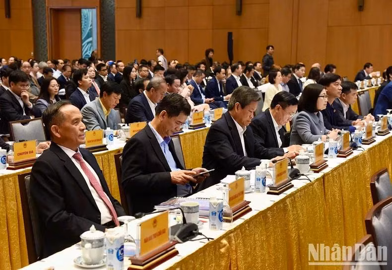 Các đại biểu tham dự hội nghị.