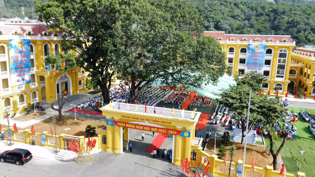 Dự án mở rộng, xây mới Trường THPT Cẩm Phả đã được đưa vào sử dụng tháng 10/2023. Ảnh: Nguyễn Soái