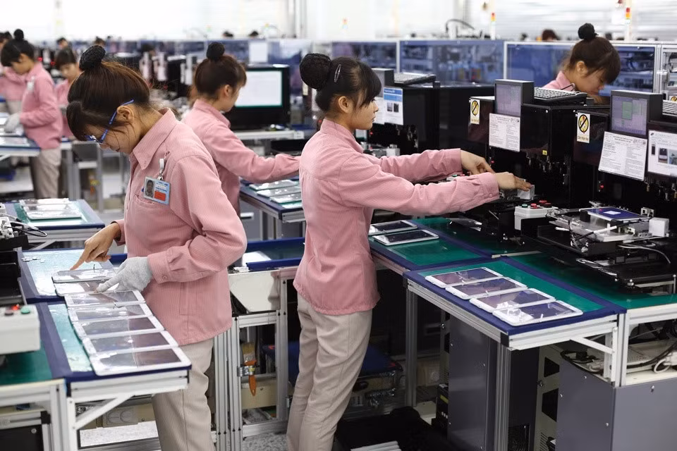 Xuất khẩu điện thoại của Việt Nam đứng thứ 2 trên bản đồ thế giới, trong đó Mỹ và Trung Quốc là khách hàng lớn nhất của điện thoại và linh kiện Việt Nam…