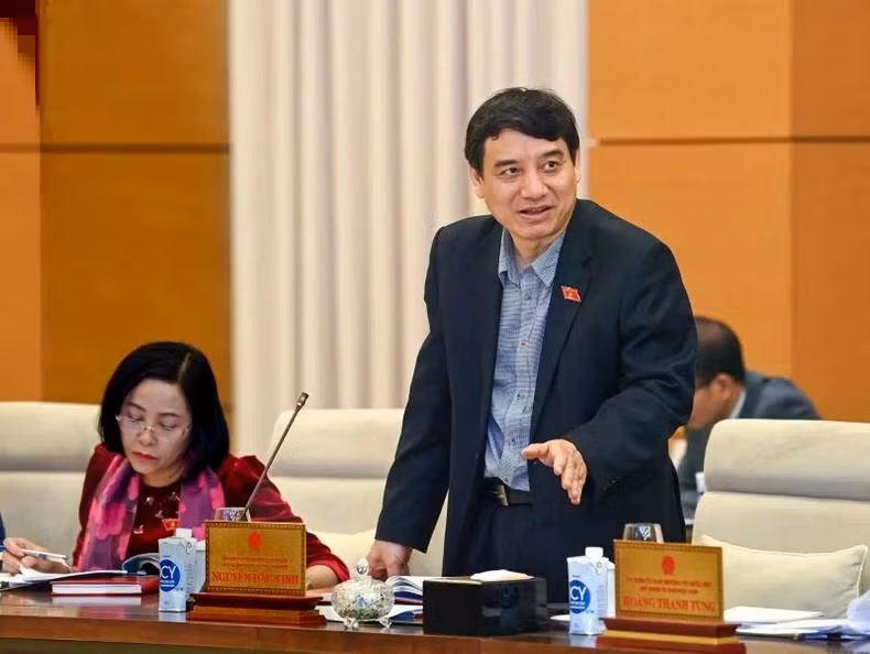 Chủ nhiệm Ủy ban Văn hoá, Giáo dục Nguyễn Đắc Vinh phát biểu ý kiến tại phiên họp. (Ảnh: DUY LINH)