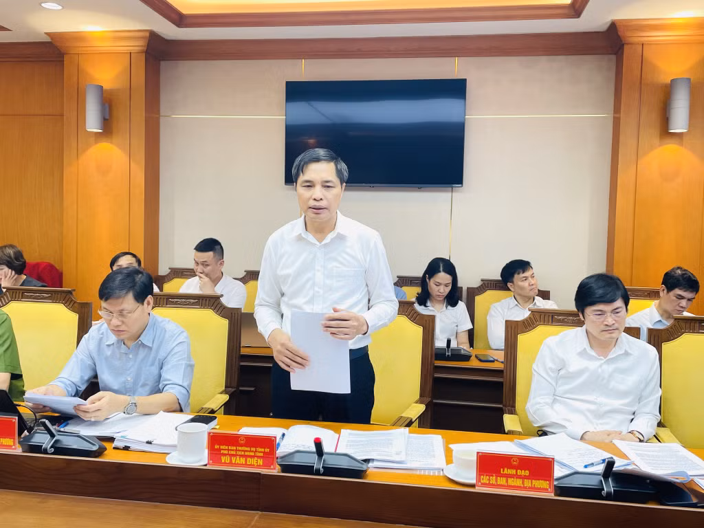 Đồng chí Vũ Văn Diện, Phó Chủ tịch Thường trực UBND tỉnh phát biểu tại buổi làm việc.